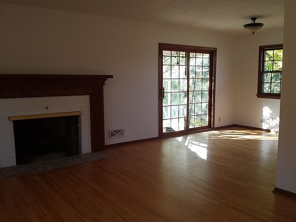 4th image of 3008 S 113th St