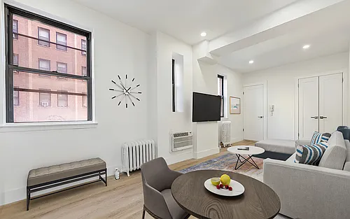 138 E 38th St #8D Photo 1