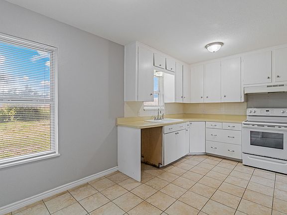3rd image of 1610 Sprucewood Dr