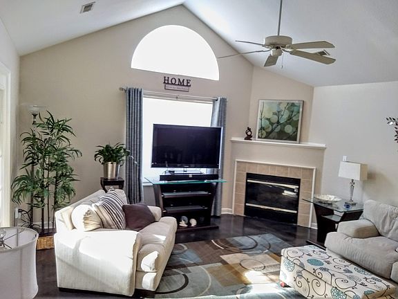 Great Room w/ Fireplace