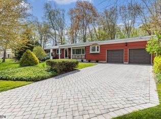 15 Buckingham Rd, Lake Hiawatha, NJ 07034