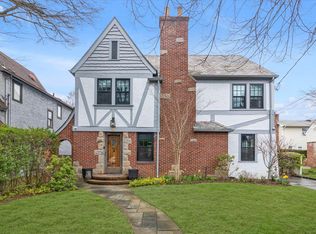 14 Hewitt Rd, Rockville Centre, NY 11570