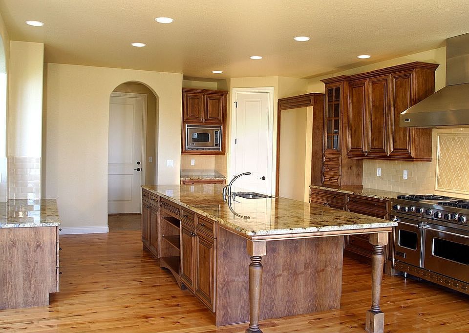 Large island, two dishwashers, great for entertaining