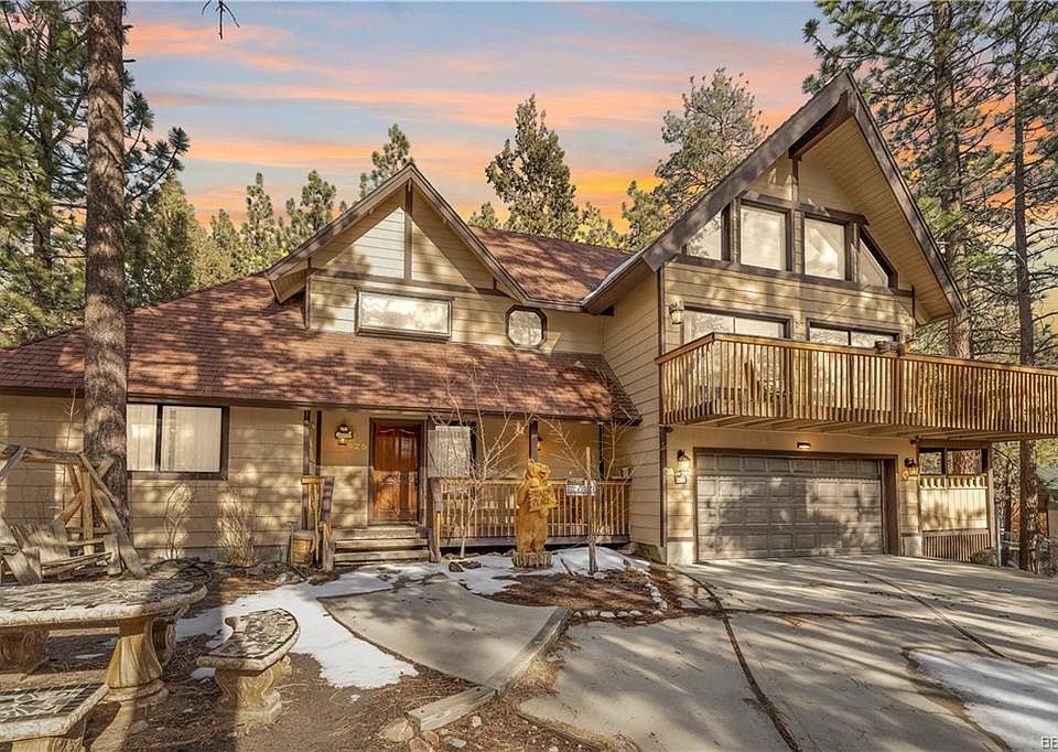 1st image of 425 Crater Lake Rd