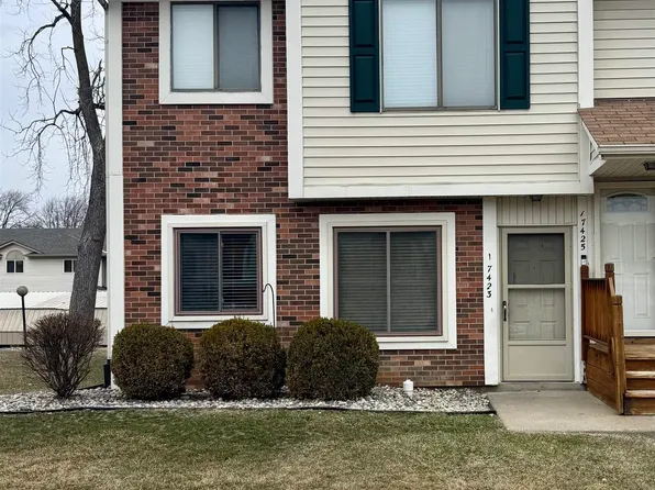 17423 Utica Oaks Ln, Roseville, MI 48066