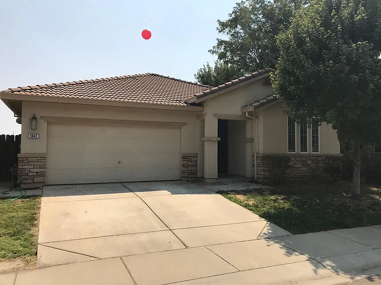 1042 Norwich Way — Photo 1