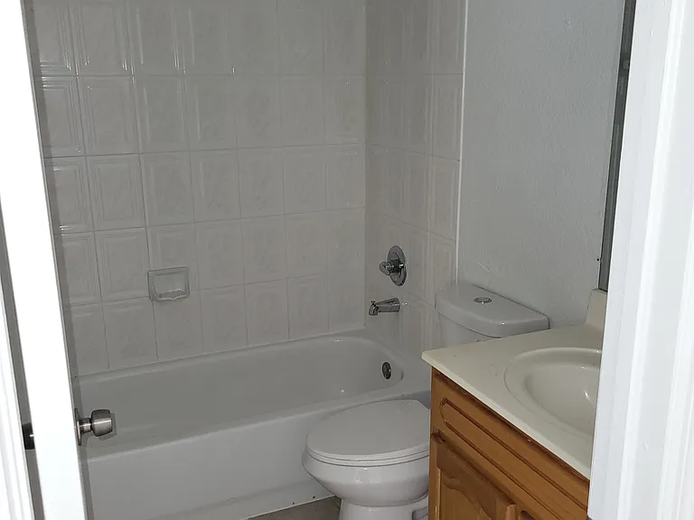 31 NE 13th Ave #31 — Photo 8