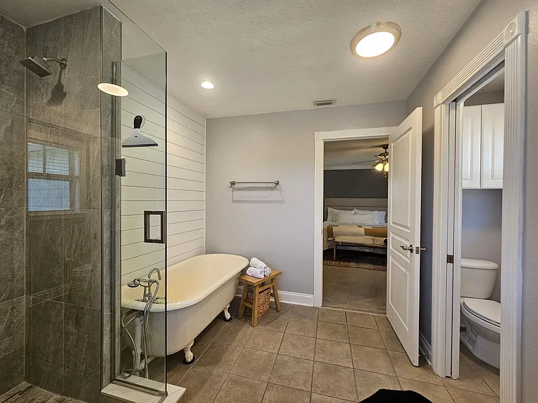 7402 S De Soto St — Photo 27