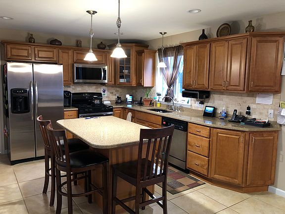 2nd image of 101 Barberry Ln