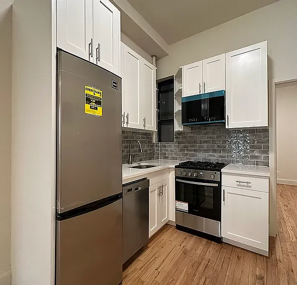 313 W 54th St #1RE — Photo 3