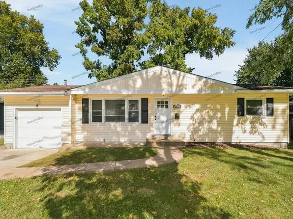 1325 Lindsay Ln, Florissant, MO 63031