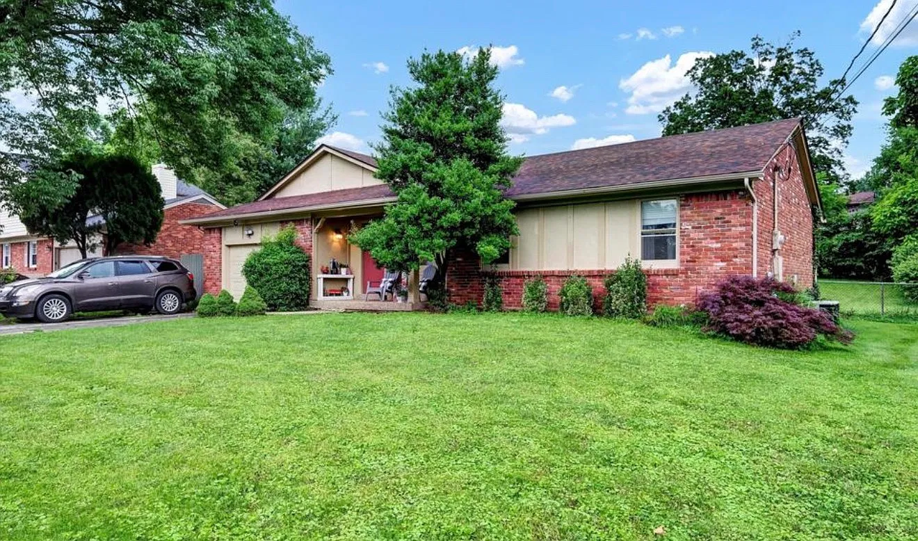 3 bed, 1300 sqft, $2,300 — Photo 1