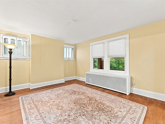 4th image of 722 Fairview Ave