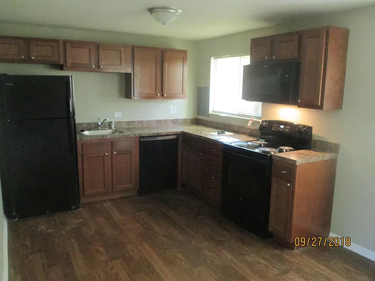 3585 Roswell Dr — Photo 8