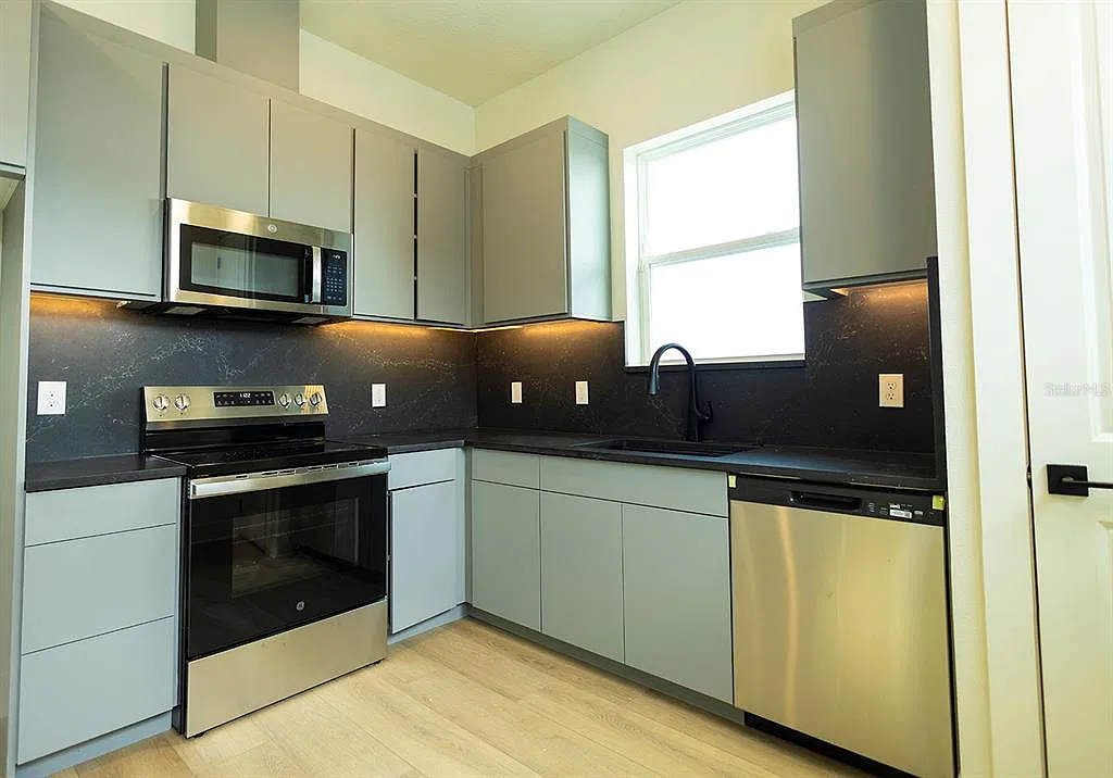 1 bed, 1.0 bath, 838 sqft, $1,700 — Photo 4