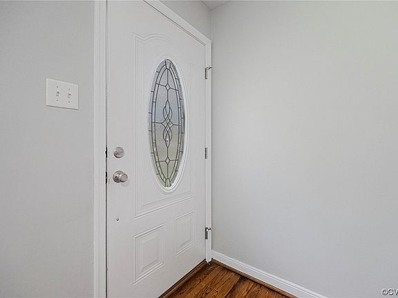 4th image of 129 N Cedar Ave
