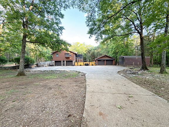 4th image of 3028 N Lamar Rd