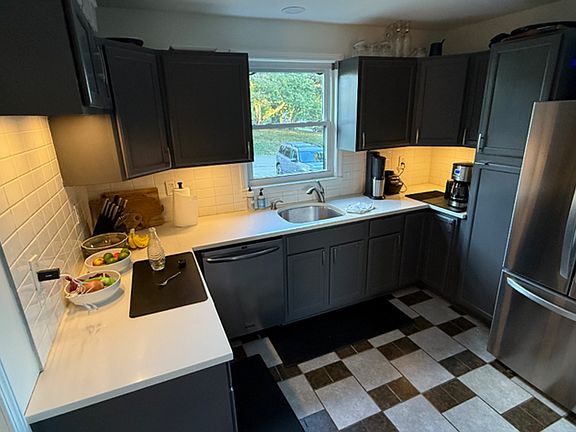 4th image of 802 Potter Ln