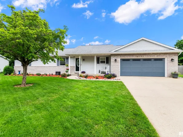 3785 Oakwood Cir, Taylorville, IL 62568