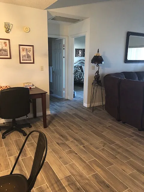 1 bed, 1045 sqft, $1,190 — Photo 3