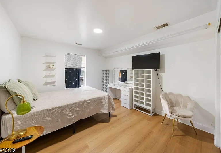 133 Port Ave — Photo 8
