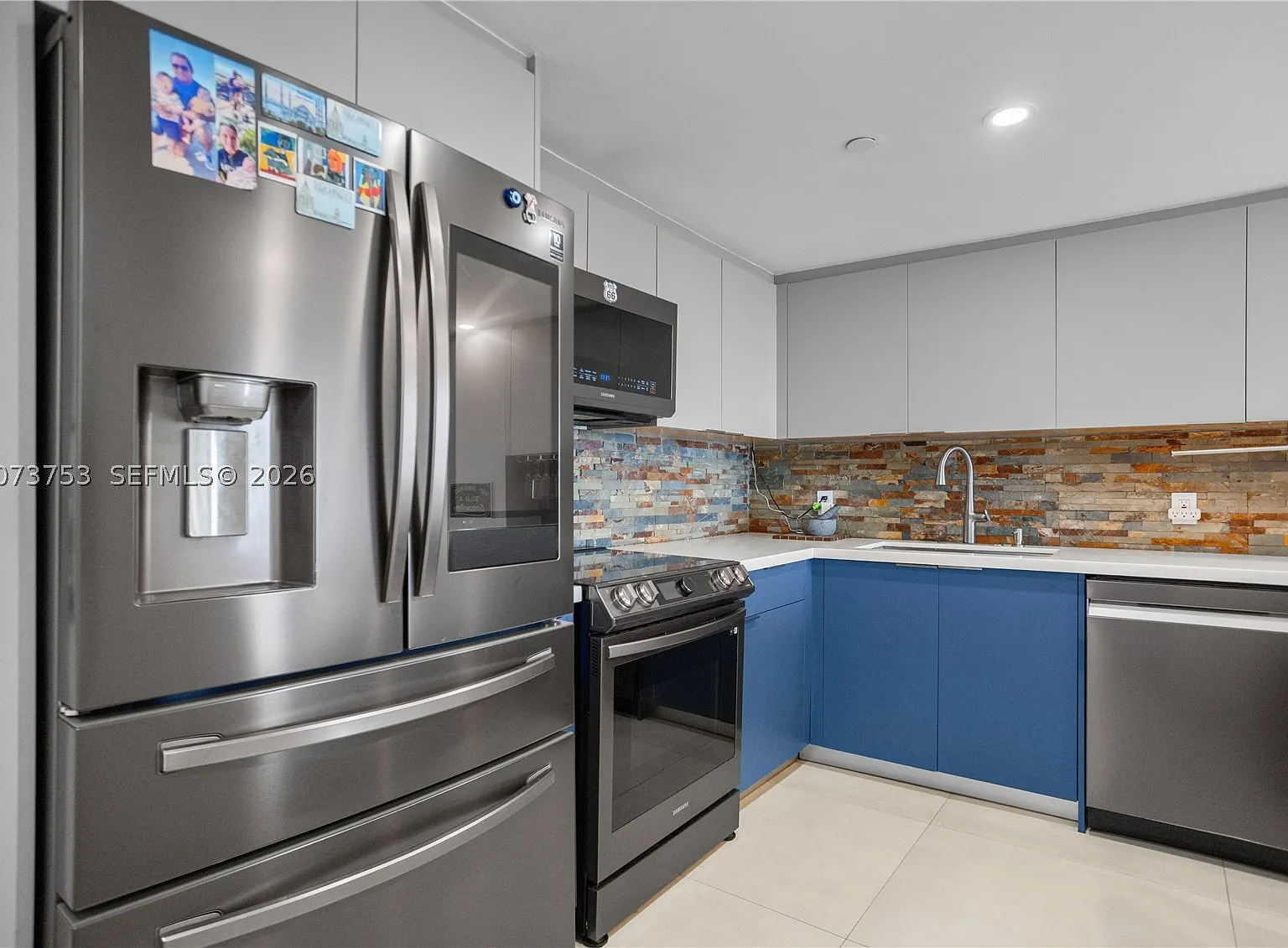 2 bed, 2.0 bath, 904 sqft, $3,000 — Photo 3