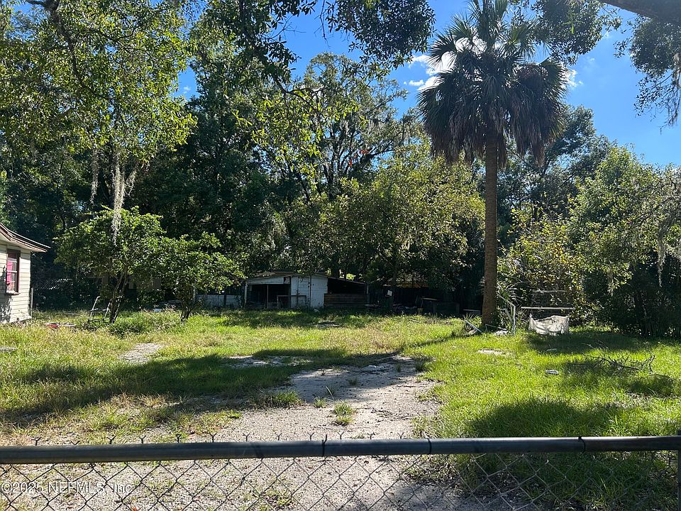 2nd image of 8322 MC GLOTHLIN Street