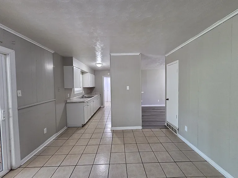 3021 Ashwood St — Photo 12