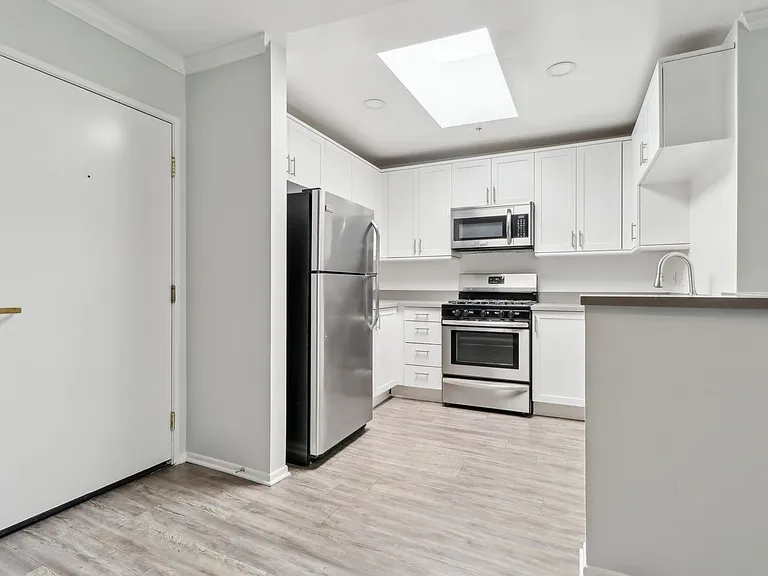 1223 Federal Ave — Photo 42
