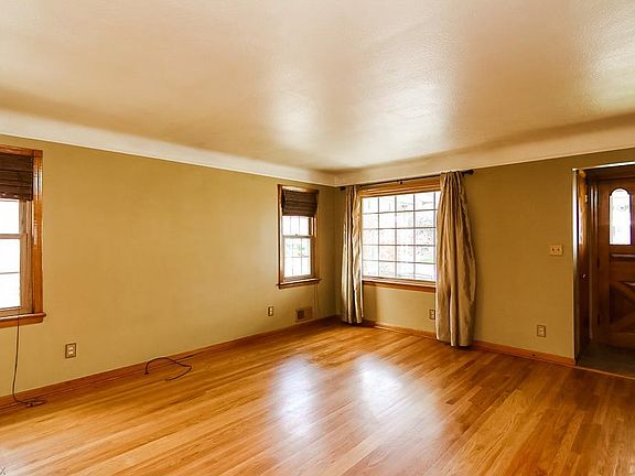 2nd image of 7619 Chestnut Hills Dr