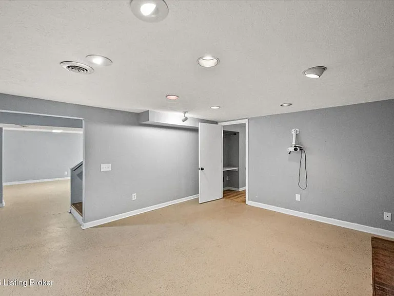 9903 Welshpool Ct — Photo 11