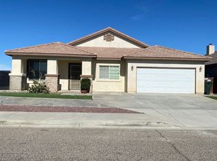 11710 Luna Rd, Victorville, CA 92392