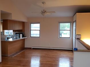 10 Hoover Ln, Bethpage, NY