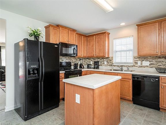 5th image of 1020 Caraway Ct