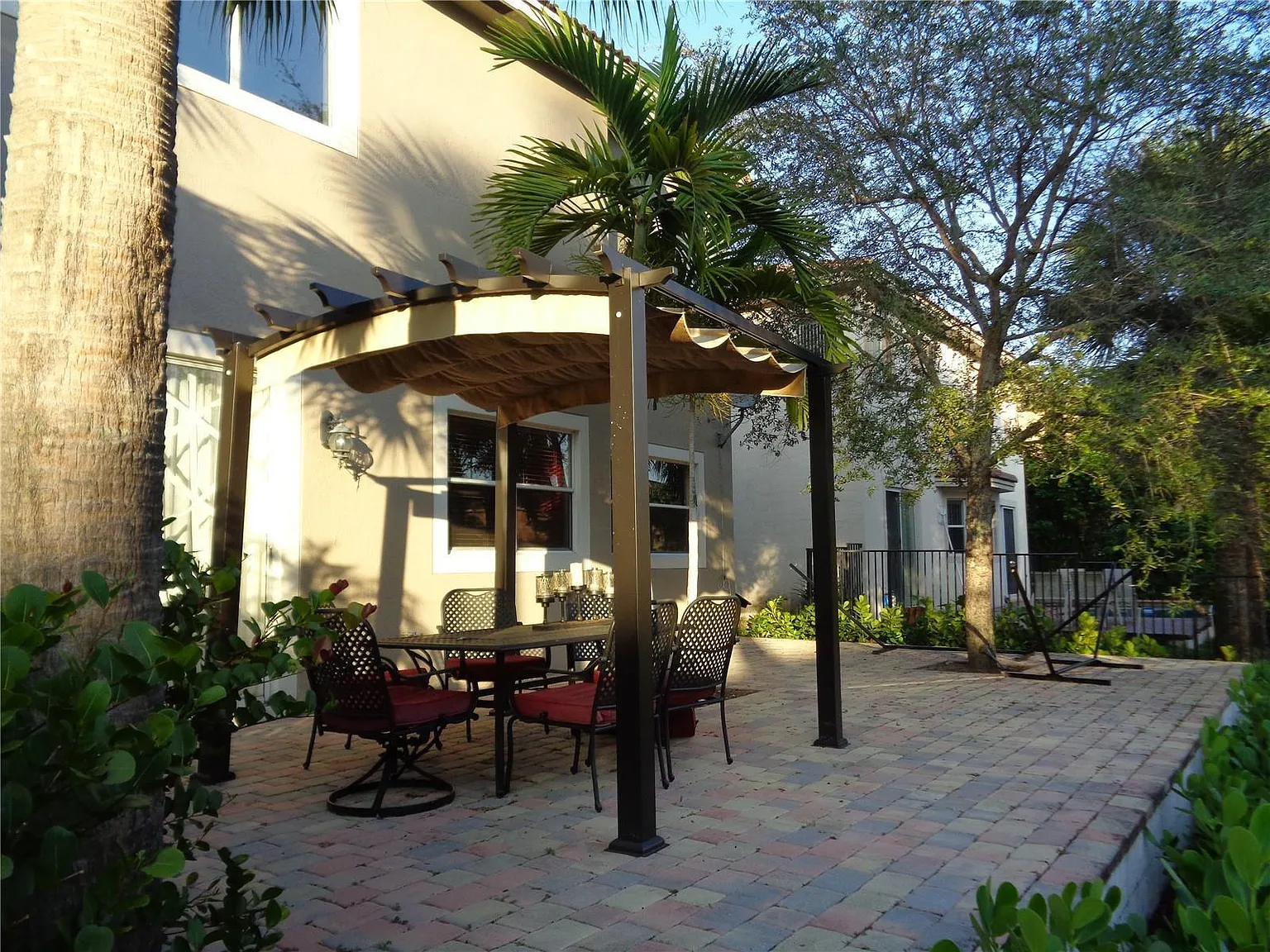 4 bed, 2.5 bath, 2868 sqft, $5,400 — Photo 4