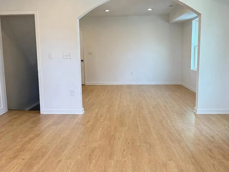 2125 1/2 Oakland Rd — Photo 7
