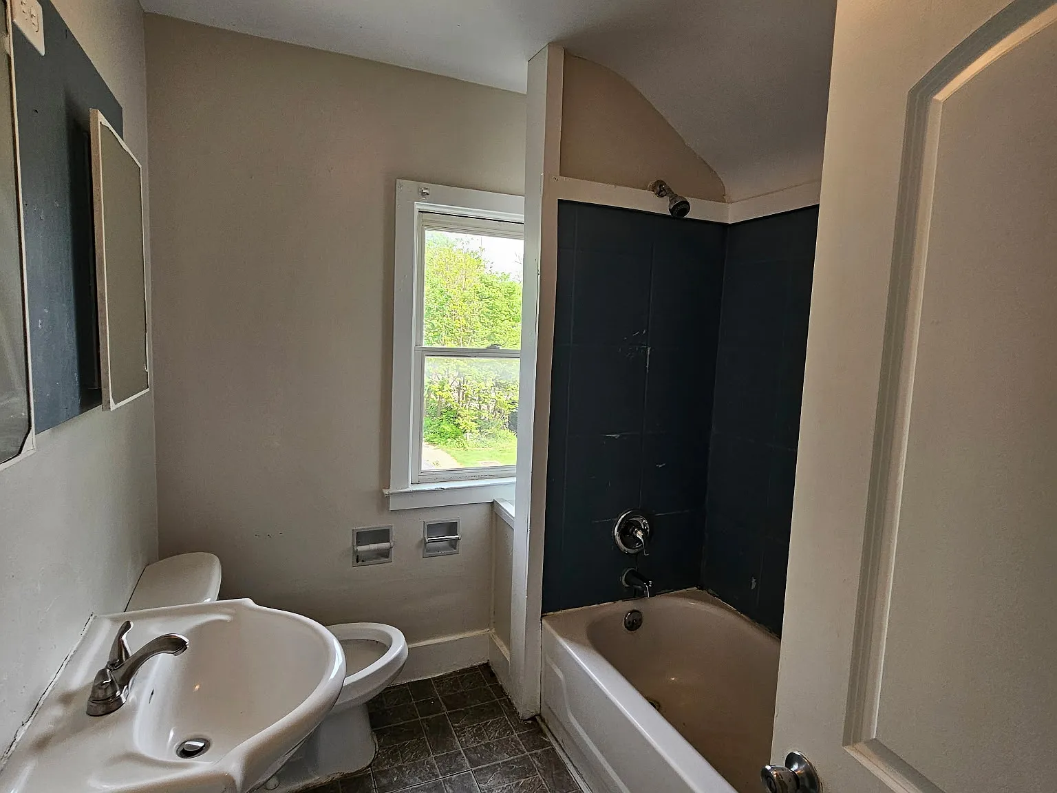 2 bed, 1000 sqft, $850 — Photo 2
