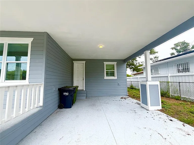 2125 W Saint Joseph St — Photo 2