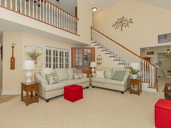 5th image of 706 E Edinborough Ct