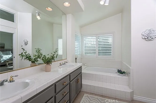 15464 Borges Dr — Photo 46
