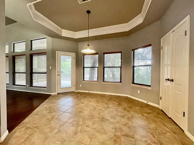 300 Quarry Spring Dr — Photo 6