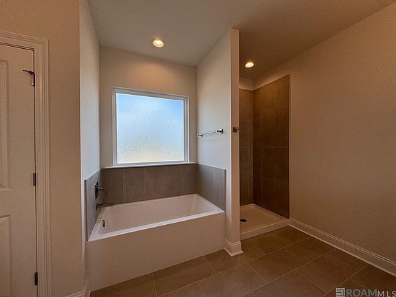5th image of 10027 Pelican Pointe Ln