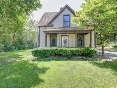 213 W Main St, Savoy, IL, 61874