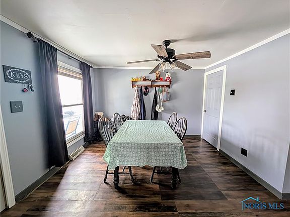 5th image of 204 W Stone St