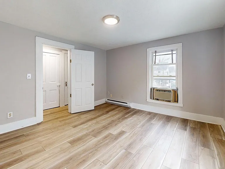 1031 W 9th St — Photo 34