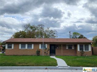 811 E Crestwood Dr, Victoria, TX 77901