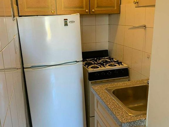 5th image of 235 Lenox Ave #5B