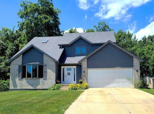 1248 Baton Ridge Dr, Chesterton, IN 46304