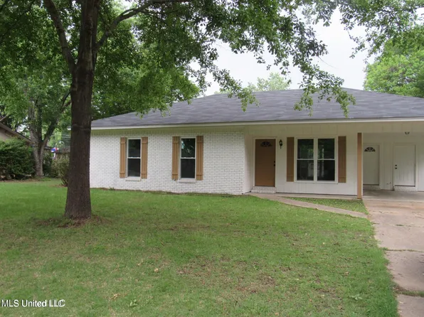 206 Gay St, Batesville, MS 38606