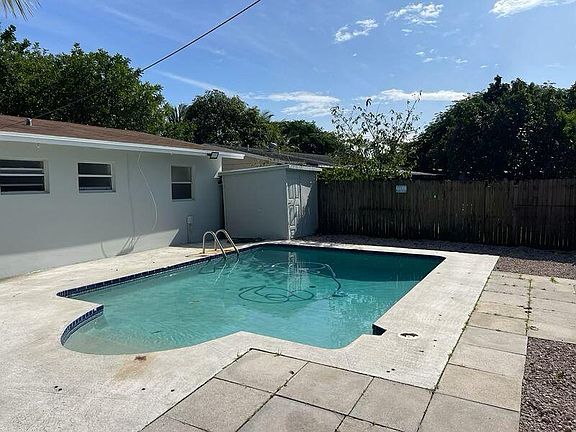 4th image of 1359 Fernlea Drive